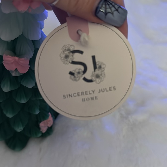 Pink bow Christmas Tree Candle - Picture 6 of 6